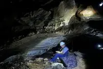 «دستبندهای صدفی» باستانی به طور اتفاقی در اعماق یک غار پیدا شدند