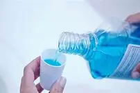 استفاده از دهانشویه قبل از مسواک زدن یا بعد از آن؟