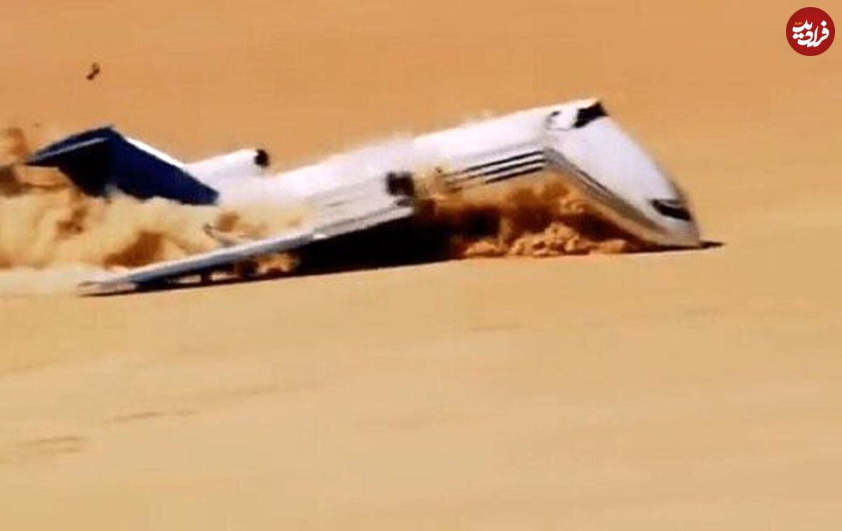 (عکس) سقوط عمدی و باورنکردنی هواپیمای مسافربری در صحرا