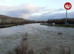 ببینید؛ تصاویر بی‌تابی سیمینه رود برای رسیدن به دریاچه ارومیه؛ طغیان رودخانه در آستانه ورود به بوکان مردم را خوشحال کرد