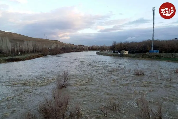 ببینید؛ تصاویر بی‌تابی سیمینه رود برای رسیدن به دریاچه ارومیه؛ طغیان رودخانه در آستانه ورود به بوکان مردم را خوشحال کرد