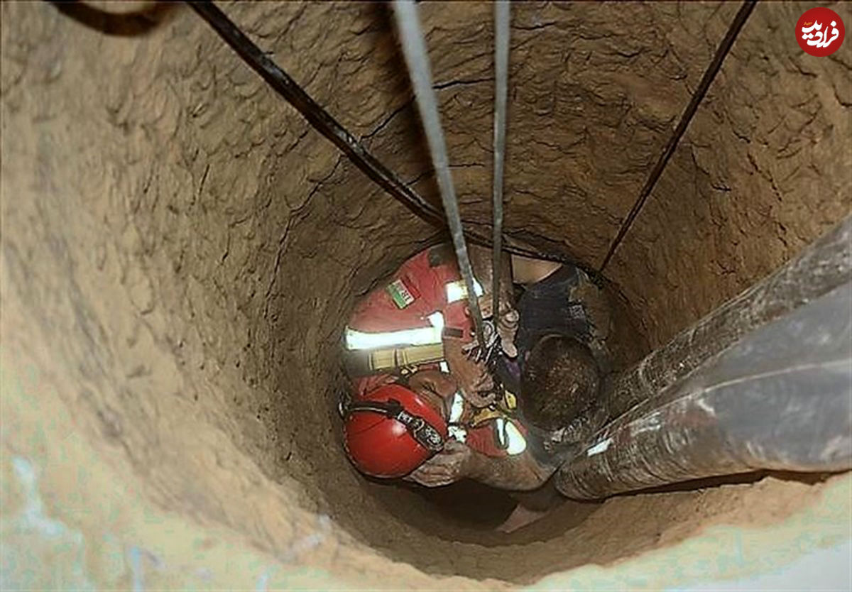 تصاویر/ محبوس شدن کارگر در چاه ۲۰ متری