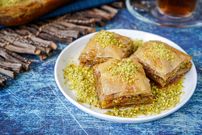 طرز ﺗﻬﯿﻪ آسان ﺑﺎﻗﻠﻮﺍﯼ ﺍﺳﺘﺎﻧﺒﻮﻟﯽ در خانه