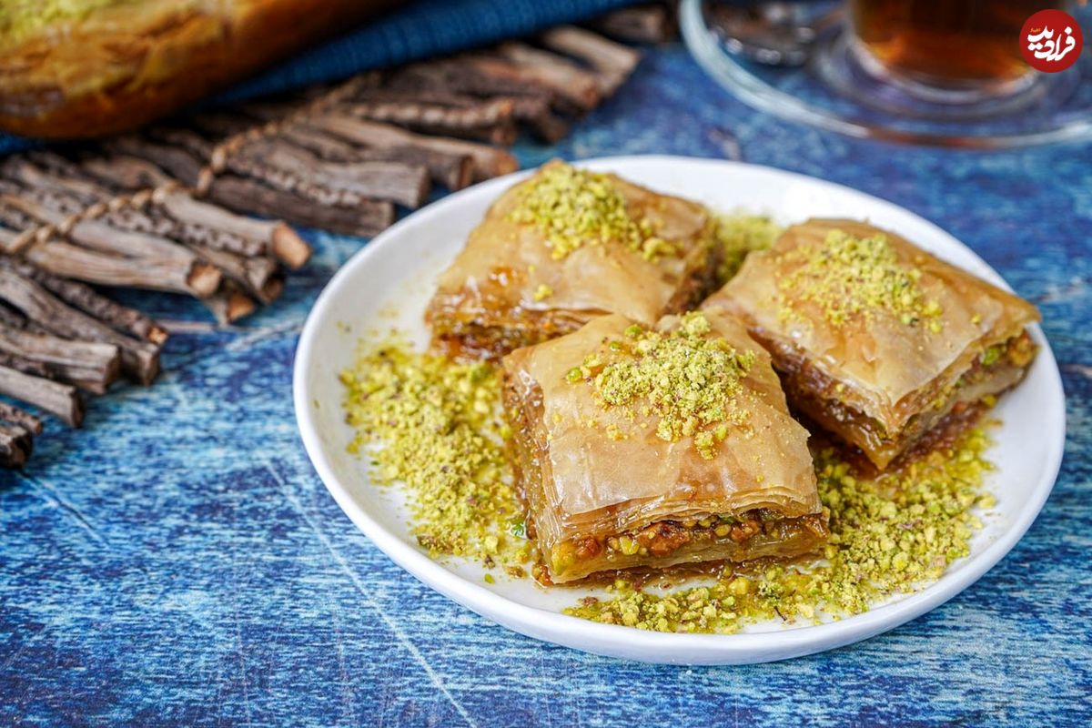 طرز ﺗﻬﯿﻪ آسان ﺑﺎﻗﻠﻮﺍﯼ ﺍﺳﺘﺎﻧﺒﻮﻟﯽ در خانه