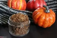 چگونه اسکراب لب‌ خانگی بسازیم؟
