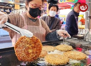 ببینید؛ غذای خیابانی در کره؛ پخت انواع پنکیک و هوتوک در سئول