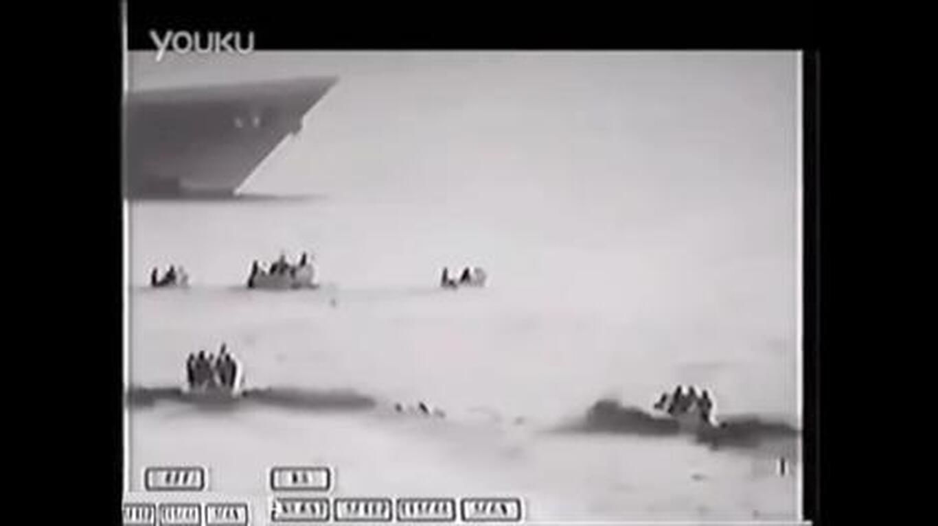 (ویدئو) ویدئویی جالب از درگیری دزدان دریایی و یک ناو جنگی