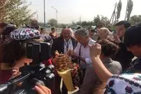 عکس/ رضا کیانیان در میان تاجیک‌ها