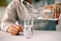 چگونه بدانیم بدن ما دچار کمبود آب شده است؟