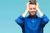 شایع‌ترین علامت بیماران میگرنی که باید بشناسید!