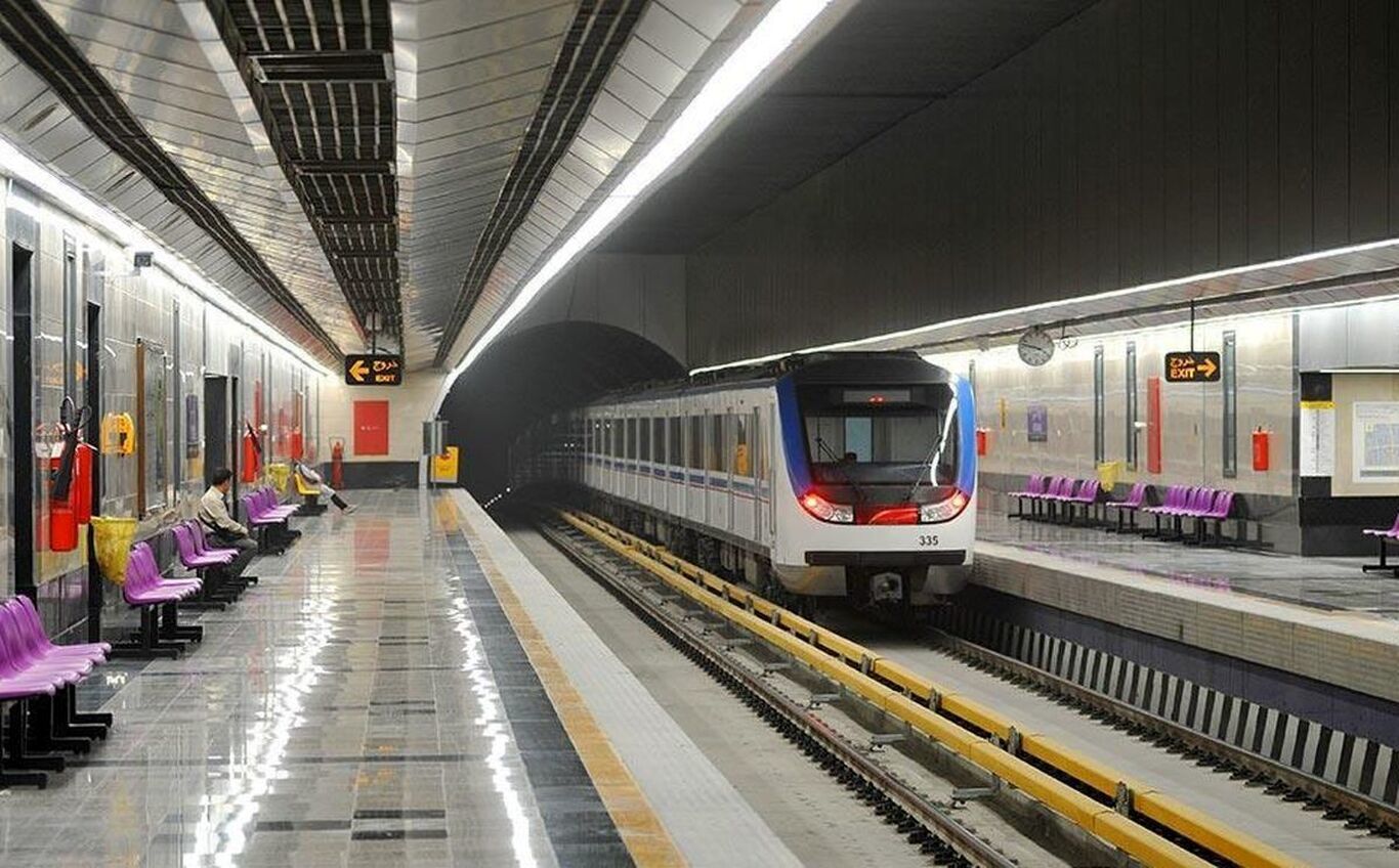 (عکس) فروش بلیط مترو به بی‌حجاب‌ها ممنوع شد