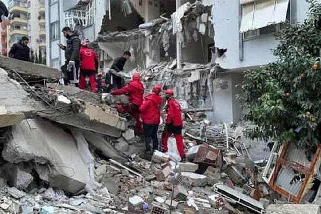 (ویدئو) ترکی صحبت کردن امدادگران آلمانی با زلزله‌زدگان ترکیه‌ای