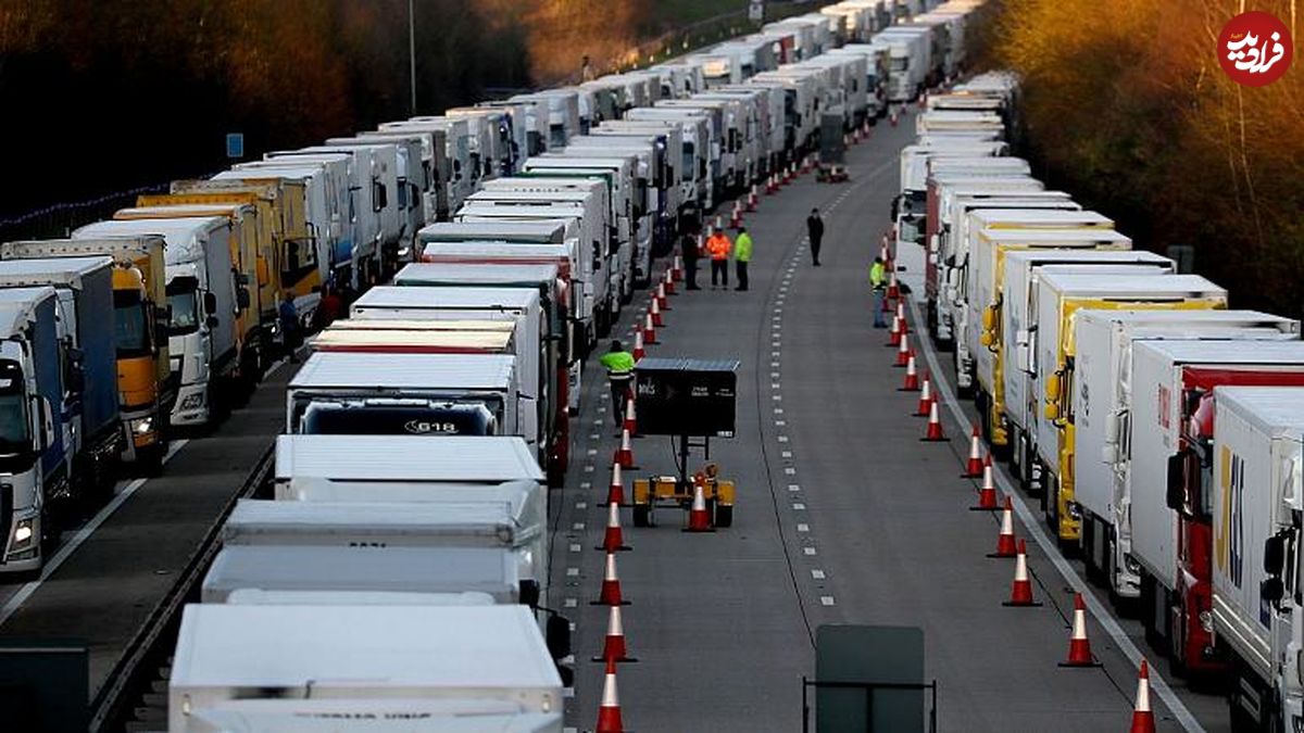صف‌های طولانی کامیون‌ها در بریتانیا
