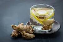 معجزه افزودن زنجبیل به آب؛ چگونه بدن‌مان در سرما کم آب نشود؟