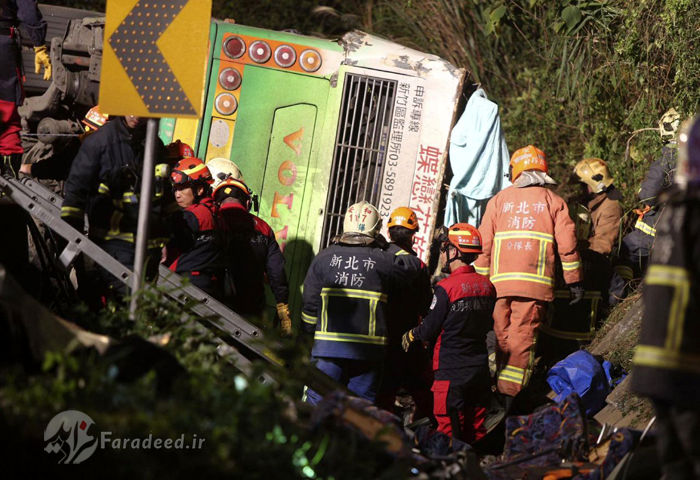 تصاویر/ واژگونی مرگبار اتوبوس سالمندان در تایوان