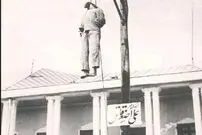 اعدام اولین قاتل زنجیره‌ای ایران در میدان توپخانه