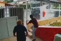 (ویدئو) نجات معجزه آسا یک مرد از تصادف وحشتناک با یک تریلی