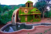 ببینید| ساخت یک ویلای دو طبقه با سرسره و استخر در 149 روز و در جنگل های کامبوج