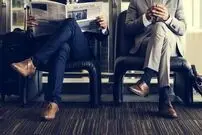 انداختن پا‌ها روی هم هنگام نشستن و دردسر‌های جدی آن!