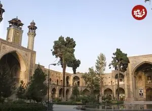 عکس| سفر زمان؛ مردم در حال وضو گرفتن در حوض مسجد سپهسالار؛ حدود 140 سال قبل
