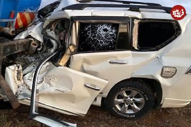 ببینید؛ لحظه تصادف هولناک خودروی شاسی‌بلند در حاشیه اتوبان؛ مامور پلیس به آسمان پرت شد!