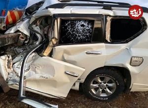 ببینید؛ لحظه تصادف هولناک خودروی شاسی‌بلند در حاشیه اتوبان؛ مامور پلیس به آسمان پرت شد!