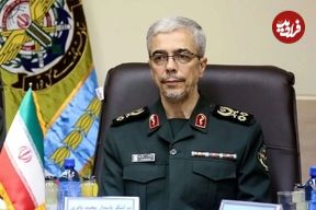 عکس؛ سفر در زمان؛ سرلشکر باقری و سرلشکر موسوی در حال بازدید از پهپادهای ارتش؛ سال 1401