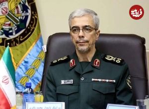 عکس؛ سفر در زمان؛ سرلشکر باقری و سرلشکر موسوی در حال بازدید از پهپادهای ارتش؛ سال 1401