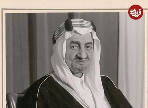 عکس| سفر در زمان؛ «ملک فیصل، پادشاه عربستان» در حال ورود به کعبه؛ سال 1308