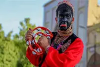 حاجی فیروز کیست؟ بررسی فلسفه و تاریخچه شخصیت سیاه‌چهره نوروز ایرانی‌ها