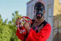 حاجی فیروز کیست؟ بررسی فلسفه و تاریخچه شخصیت سیاه‌چهره نوروز ایرانی‌ها