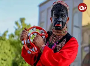 حاجی فیروز کیست؟ بررسی فلسفه و تاریخچه شخصیت سیاه‌چهره نوروز ایرانی‌ها