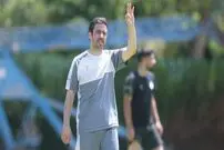 (عکس) حمله با چاقو به مربی استقلال