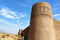 ببینید| تنها قلعه‌ای که هنوز در آن زندگی می‌کنند؛ در قم و کاملا سینمایی!