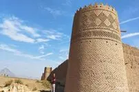 ببینید| تنها قلعه‌ای که هنوز در آن زندگی می‌کنند؛ در قم و کاملا سینمایی!
