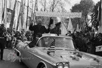 تصاویر/ استقبال دختران ایرانی از رییس جمهور آمریکا