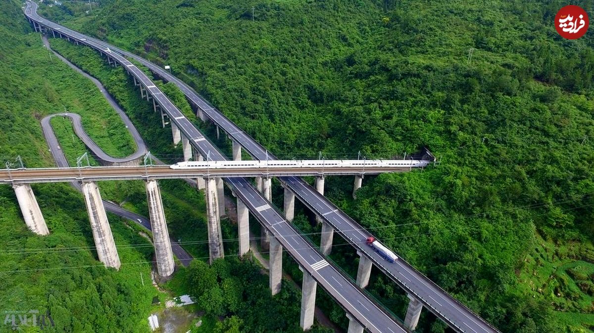 (ویدئو) مسیر ترسناک عبور ریل قطار در چین