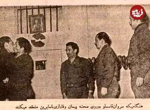 عکس| سفر در زمان؛ زندانیان نظامی برای آزادی تئاتر بازی کردند! 