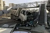 عکس/ برخورد وحشتناک کامیون با پله برقی در نوبنیاد