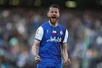 (عکس) مهاجم استقلال بسکتبالیست شد
