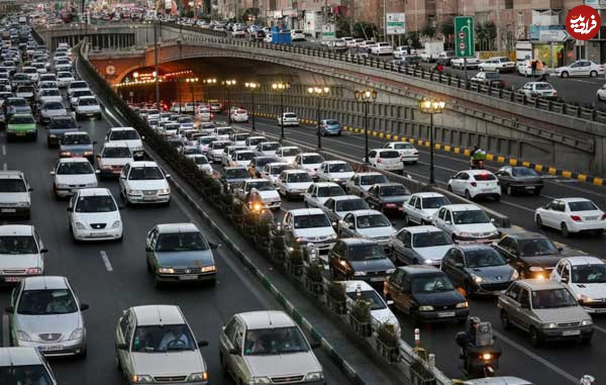 معمای ریزش مسافر از مترو