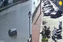 (ویدئو) پارک ناموفق خودرو و لحظه سقوط ماشین در رودخانه!