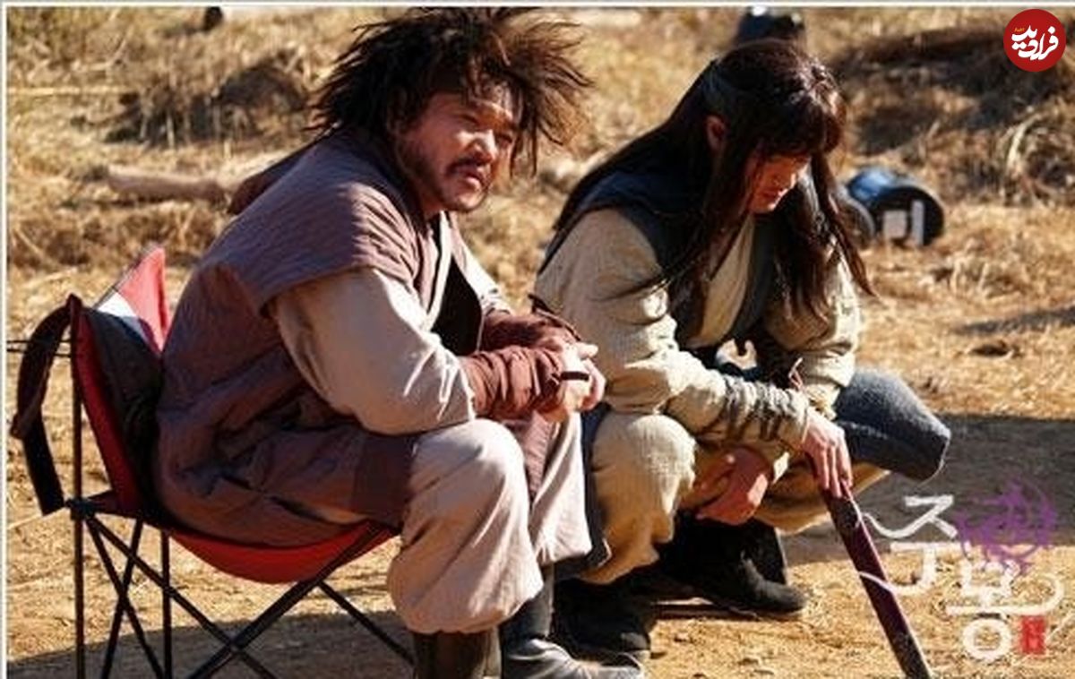 ببینید| سفر به تاریخ؛ گیر کردن تبر «هیوبو» در زین اسب در پشت‌صحنۀ سریال «جومونگ»