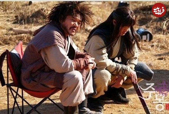 ببینید| سفر به تاریخ؛ گیر کردن تبر «هیوبو» در زین اسب در پشت‌صحنۀ سریال «جومونگ»
