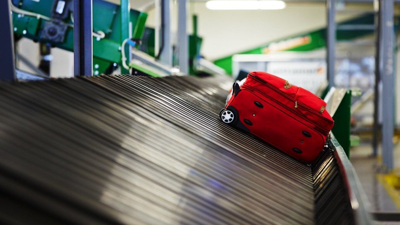 (ویدئو) تصاویری جالب از چمدانی که در فرودگاه سرگردان است!