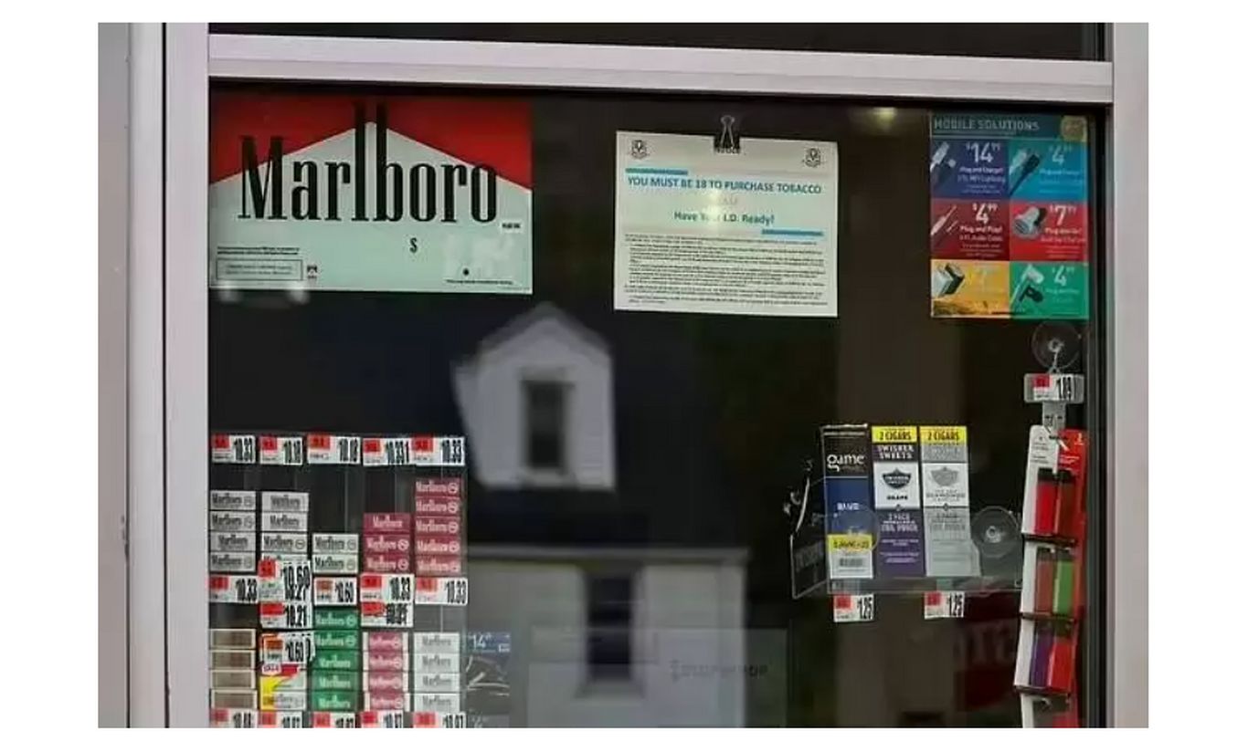 این کشور سیگار کشیدن را ممنوع کرد