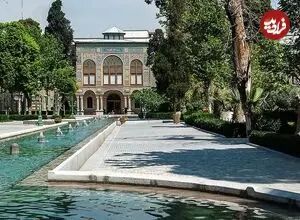 عکس| سفر زمان؛ عکس یادگاری «بنّاها در حیاط انارستان» در دوران ناصرالدین شاه