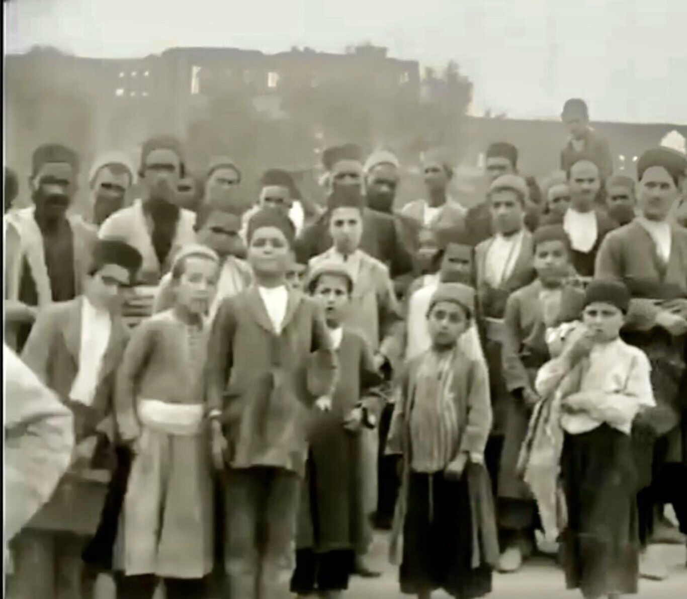 (ویدئو) فیلمی عجیب و دیدنی از شیراز در ۹۹ سال قبل