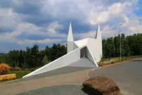 عکس| کلیسای بین‌راهی در آلمان!