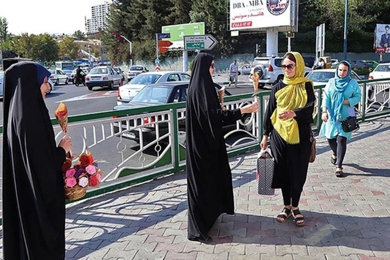 روش جدید امر به معروف در پارک‌ها و معابر تهران
